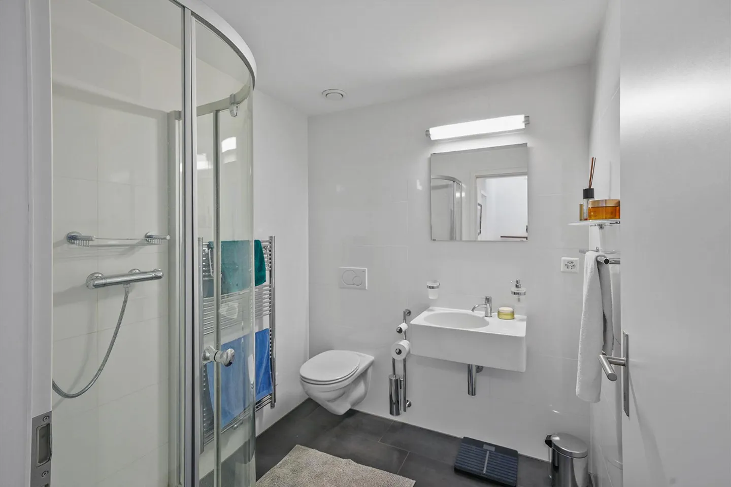 4 1/2 Zimmer-Terrassenhaus mit traumhafter Seesicht - ein Bijou - Foto 9 von 12
