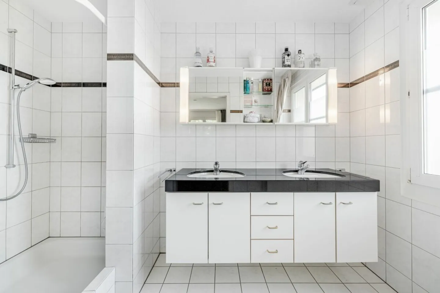 Dreamlike 6.5-room penthouse apartment with bright rooms and sunny balcony - Photo 8 of 14