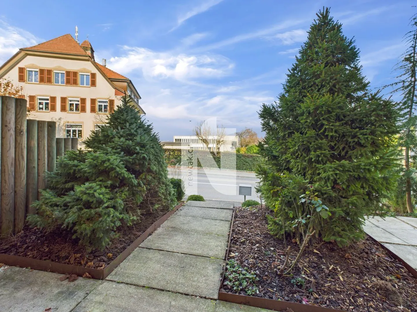 Très belle maison avec vue, jardin, coin salon et grand carport - Photo 2 sur 9