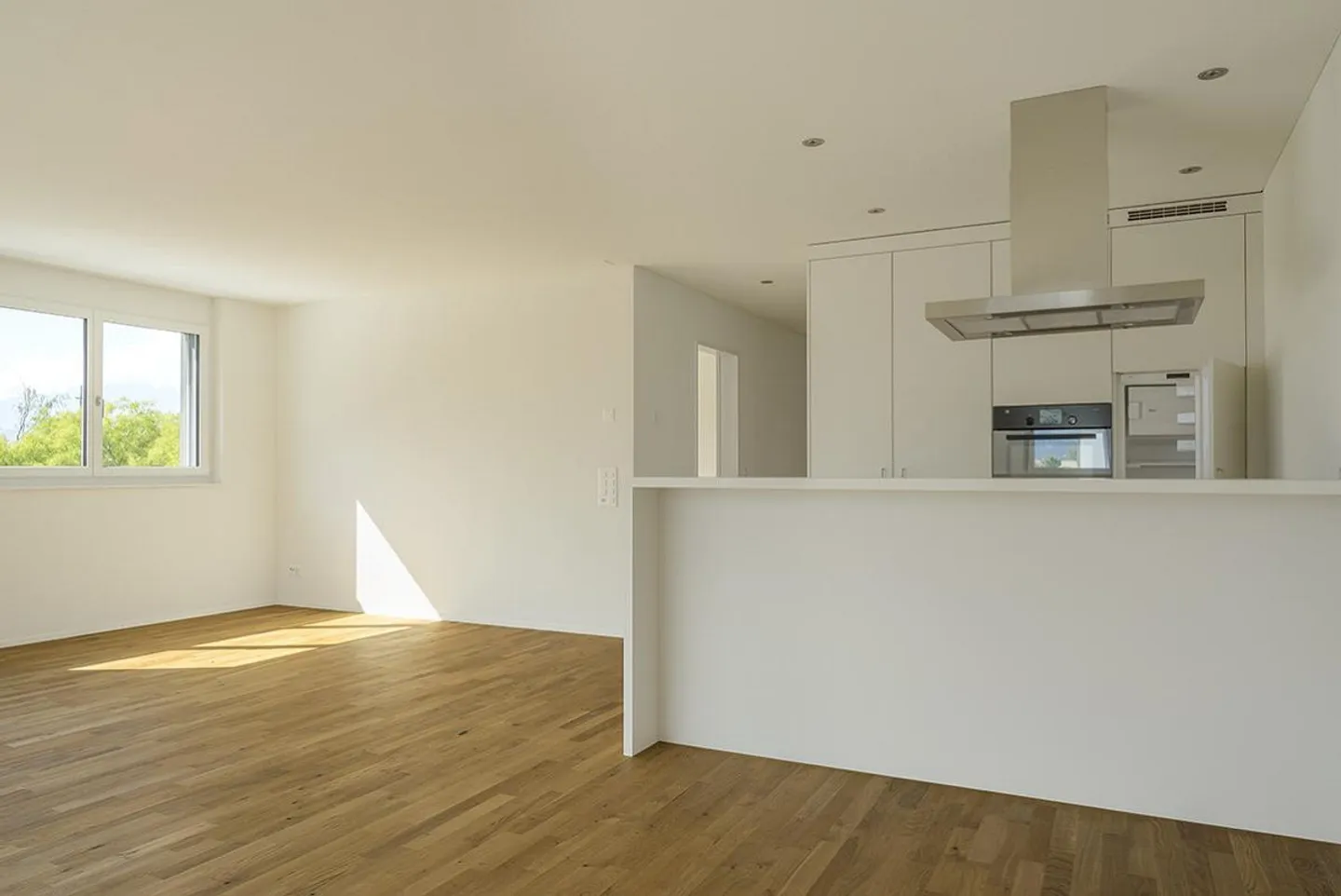 Exclusive 3.5-room penthouse apartment directly at Sargans train station - Photo 2 of 10