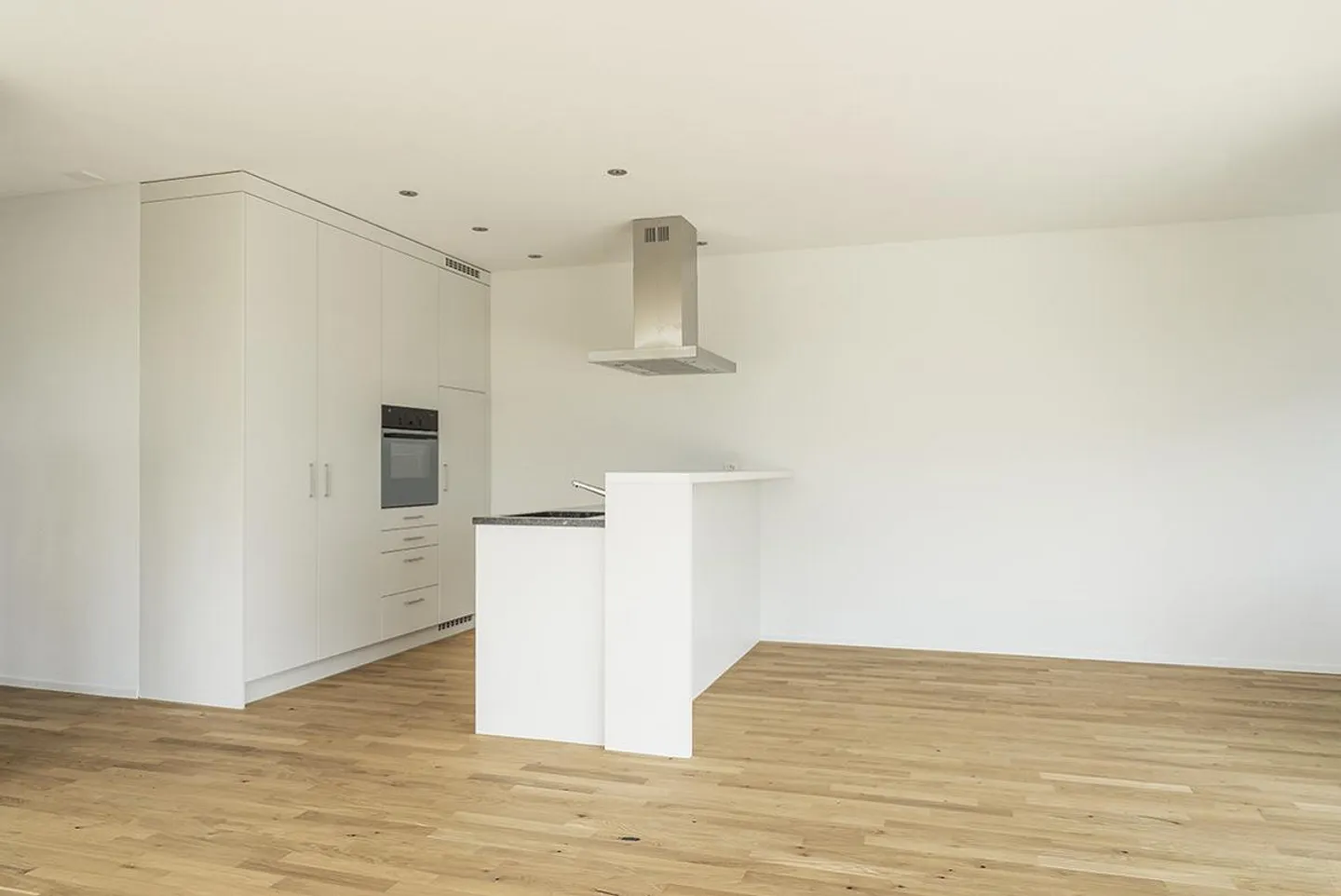 Exclusive 3.5-room penthouse apartment directly at Sargans train station - Photo 3 of 10