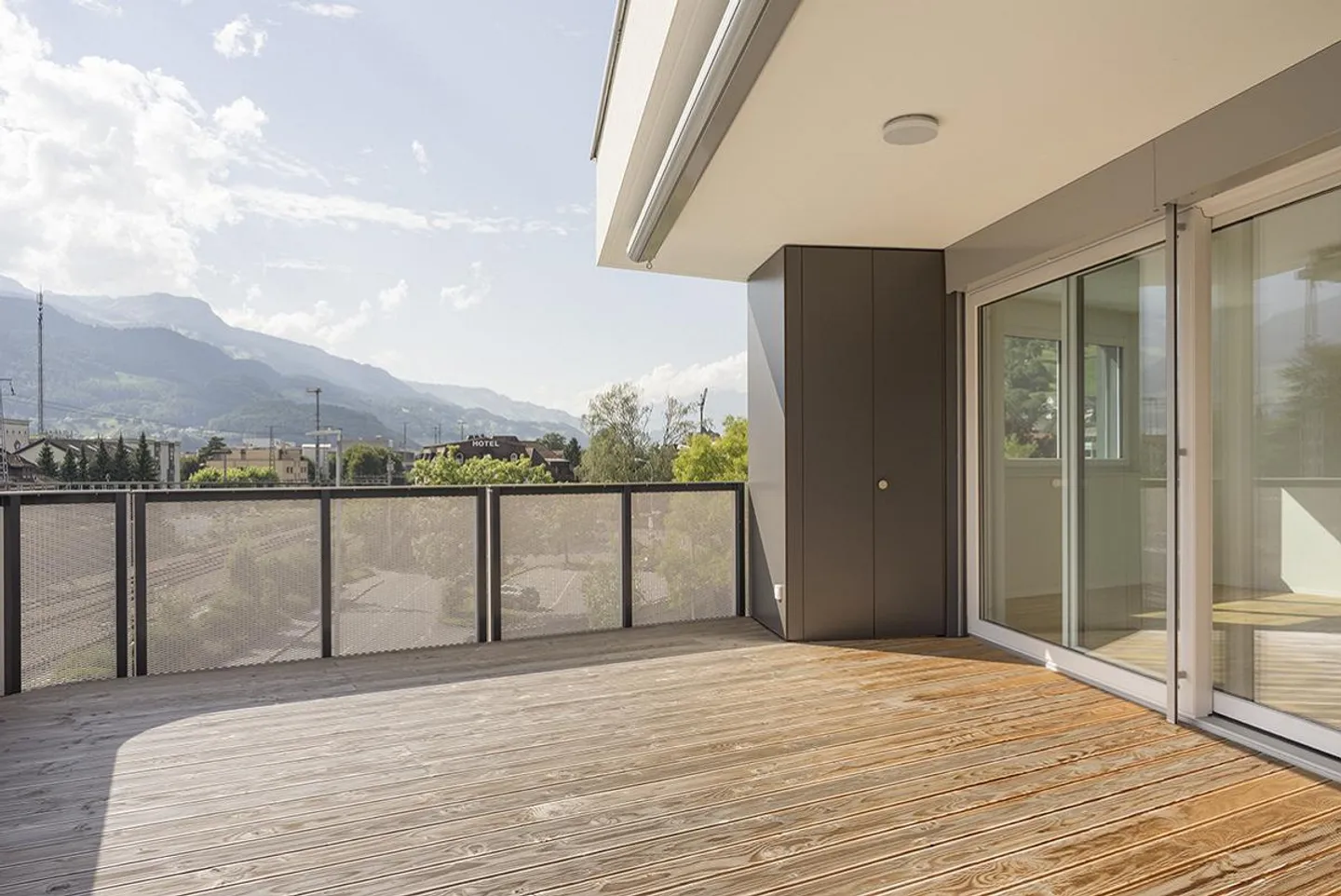 Exclusive 3.5-room penthouse apartment directly at Sargans train station - Photo 9 of 10