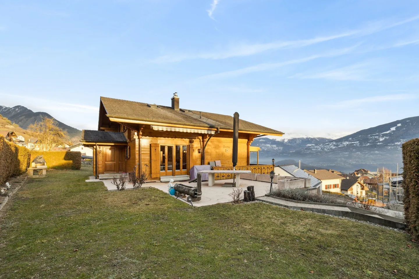 Charming family chalet with professional potential in Erde - Photo 1 of 10