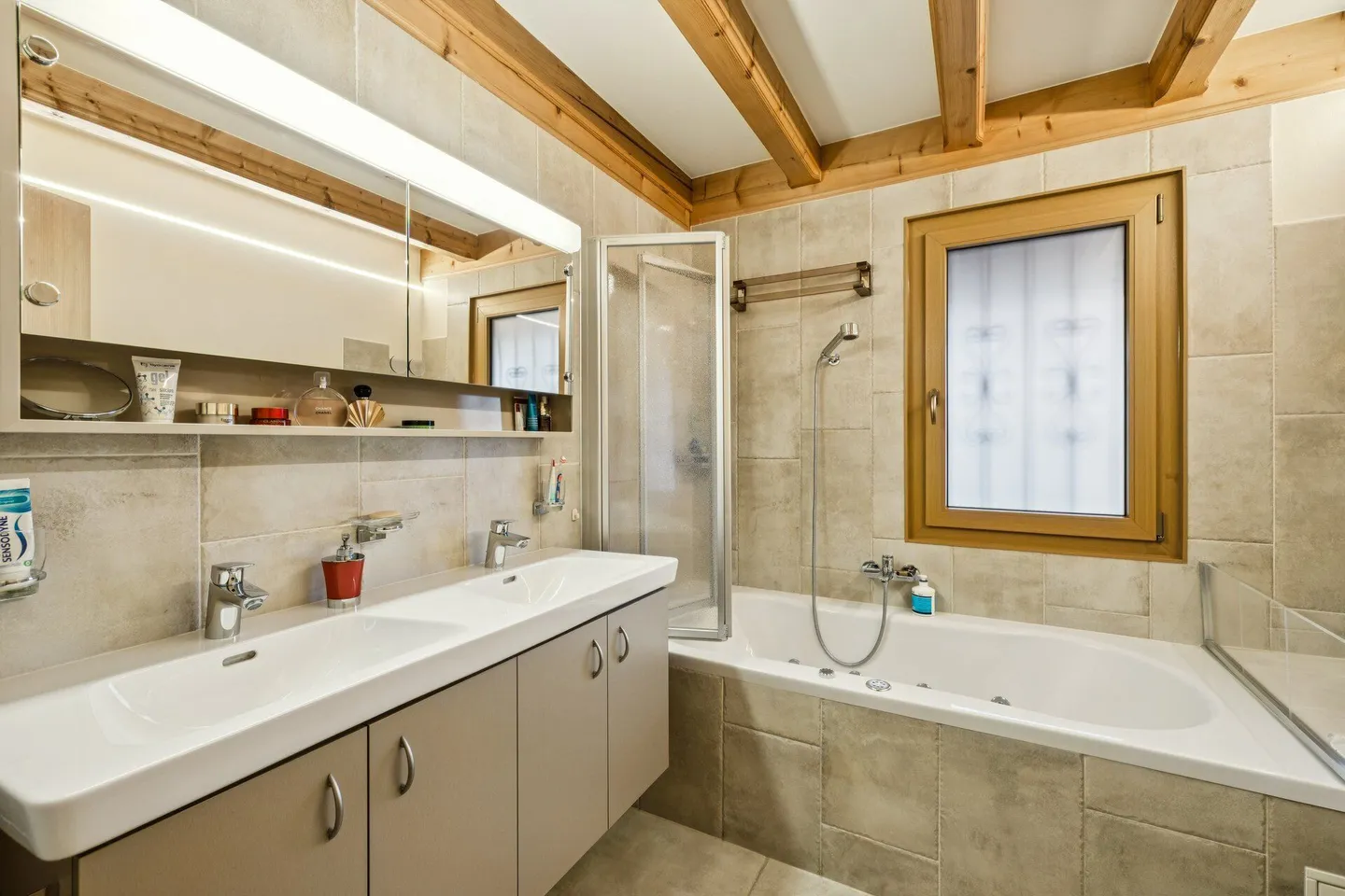 Charming family chalet with professional potential in Erde - Photo 7 of 10