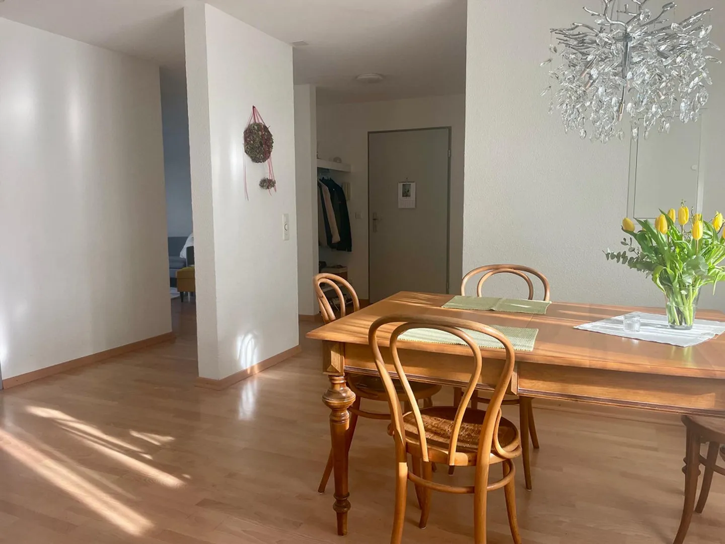 Bright 3.5 Room Garden Apartment Centrally Located - Photo 3 of 16