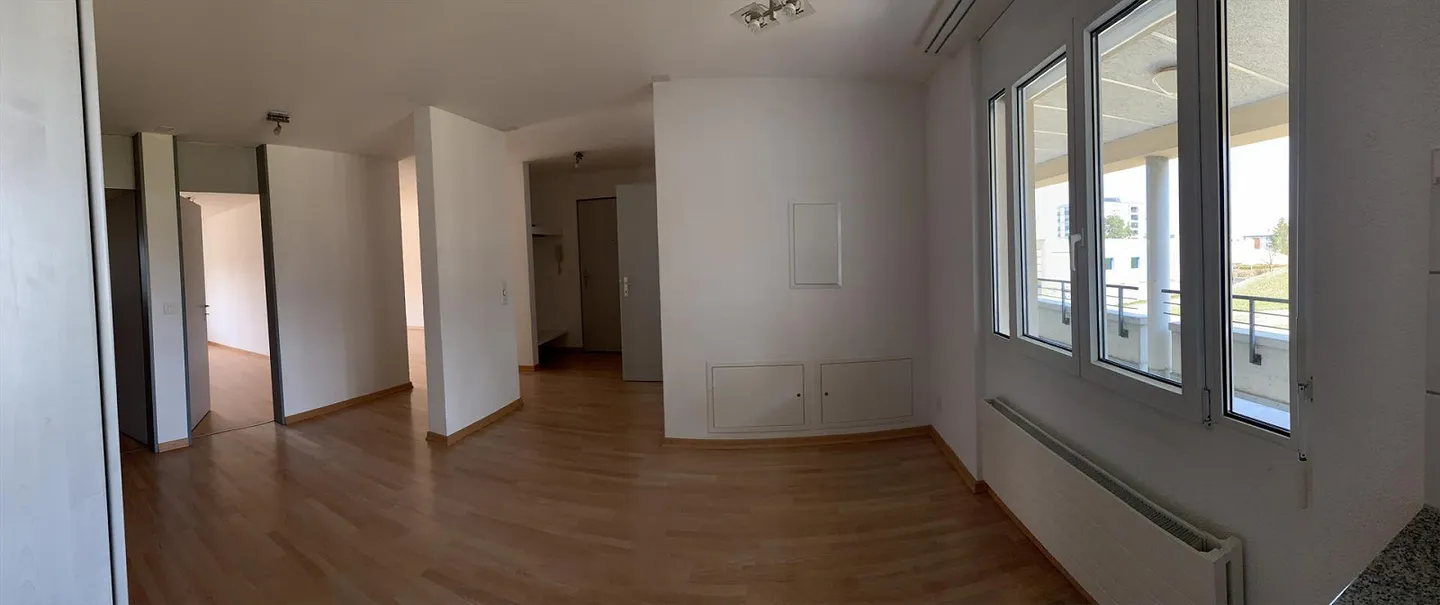Bright 3.5 Room Garden Apartment Centrally Located - Photo 4 of 16