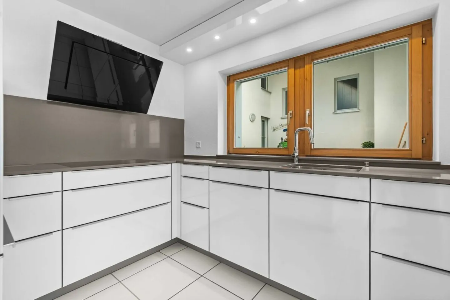 Lichtdurchflutete Maisonettewohnung an idyllischer Lage mit Balkon! - Foto 2 von 9