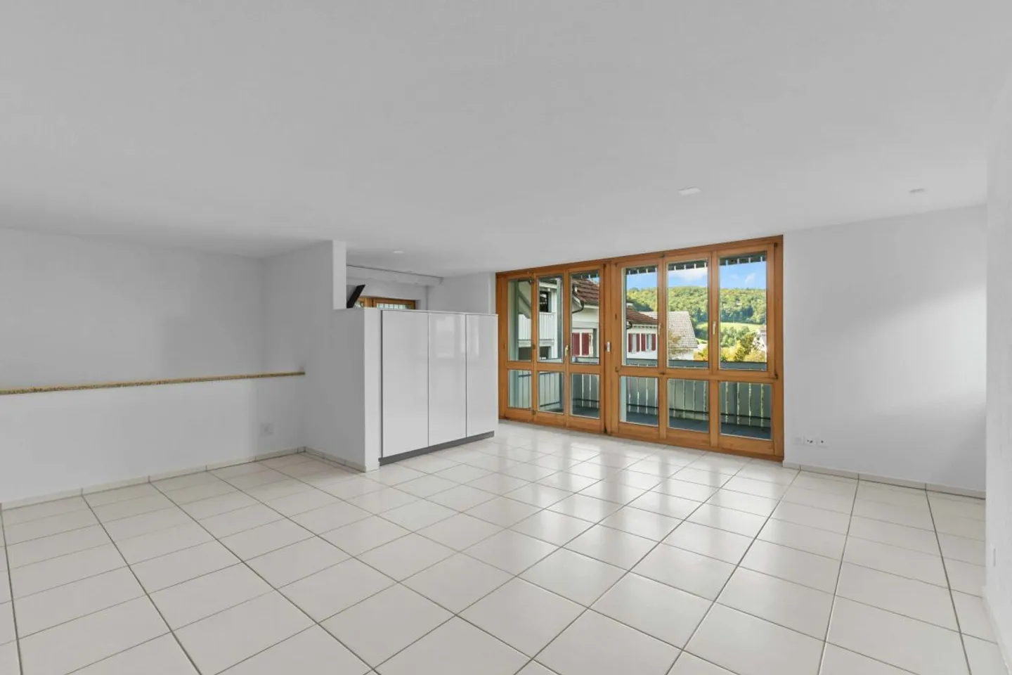 Lichtdurchflutete Maisonettewohnung an idyllischer Lage mit Balkon! - Foto 4 von 9