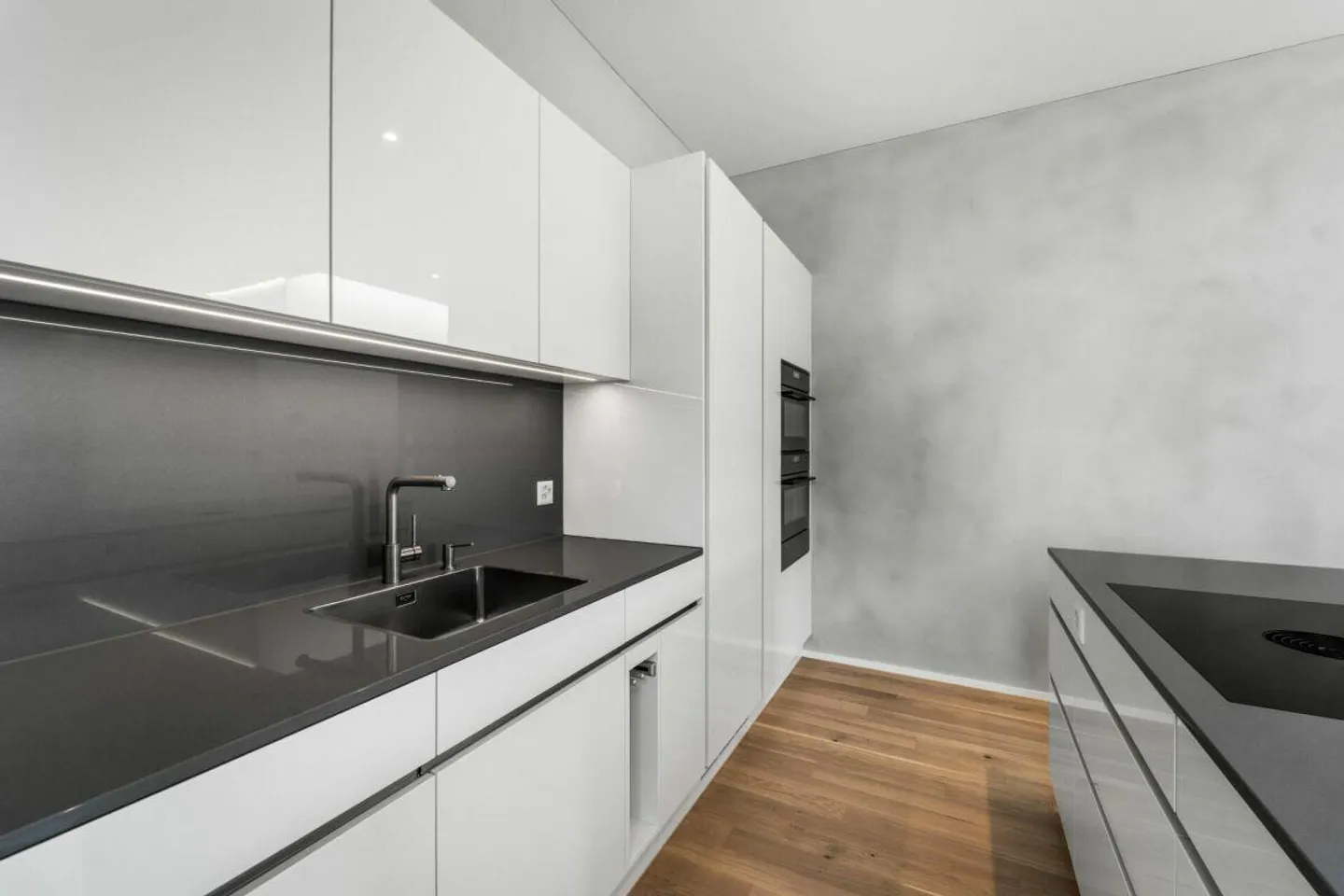 Neubauwohnung mit beeindruckender Raumhöhe und exklusivem Dachgarten - Foto 2 von 9