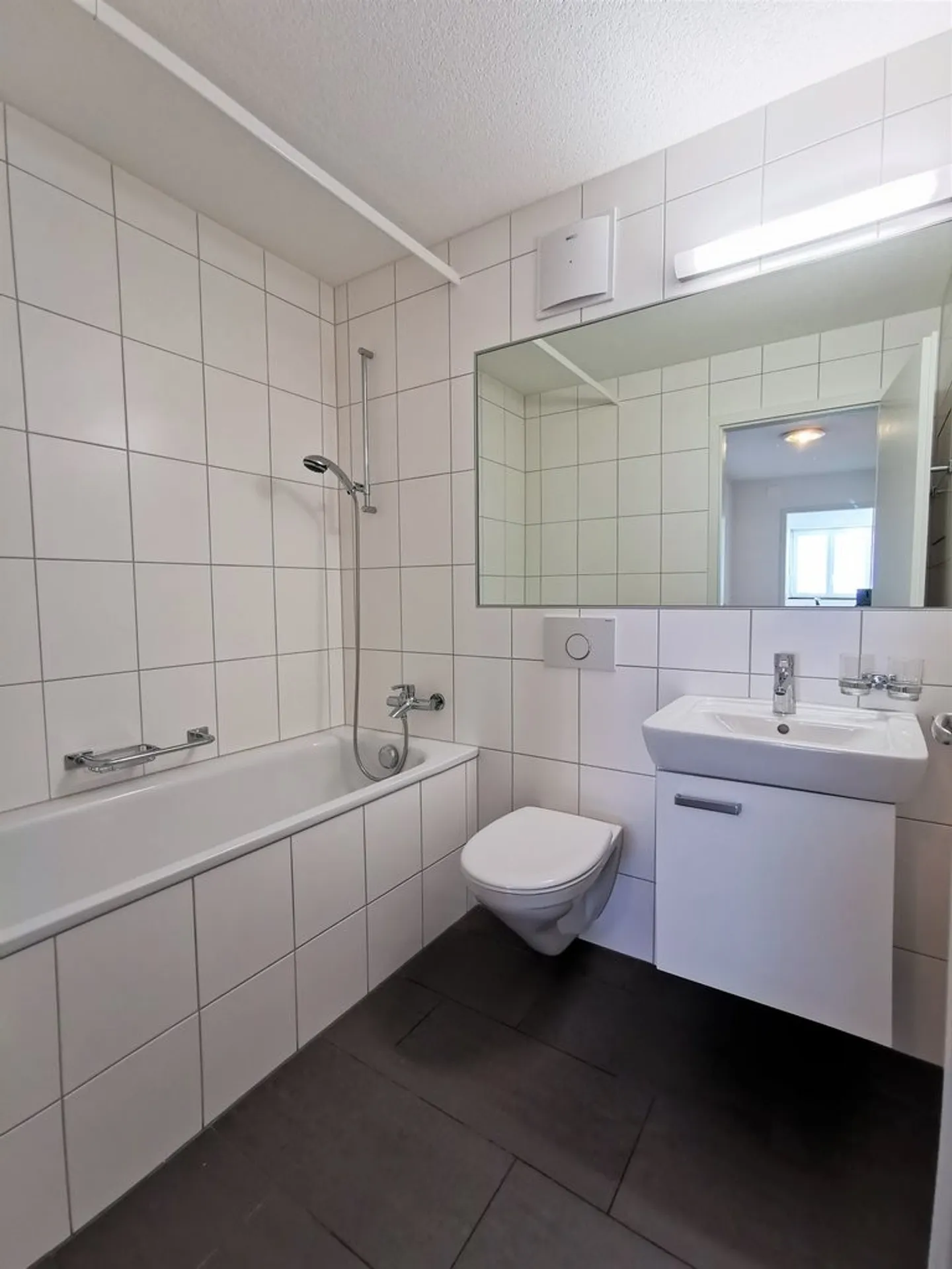 Appartement moderne avec vue sur le lac - Photo 3 sur 8