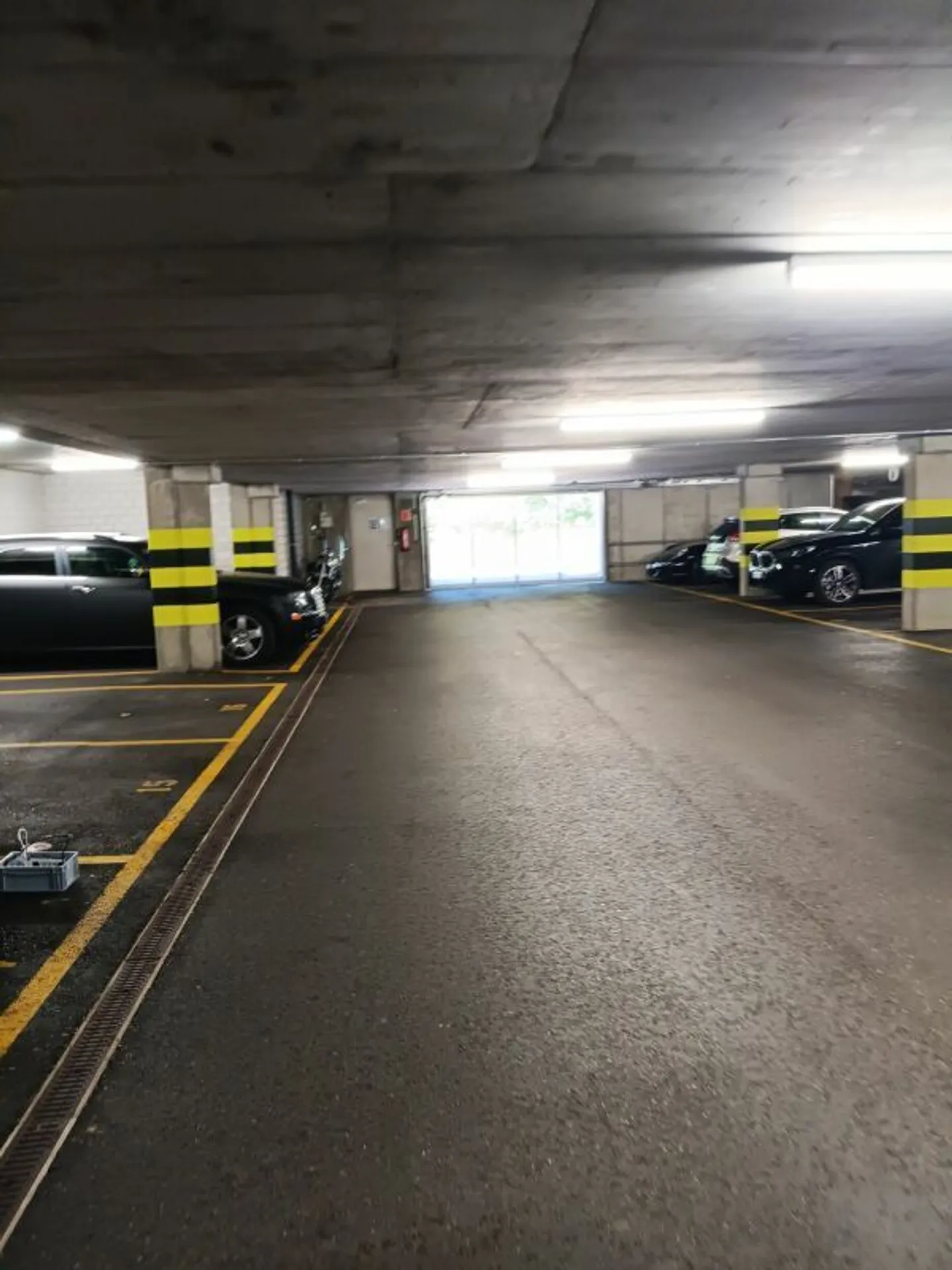Sicherer Motorrad Parkplatz - Foto 2 von 2
