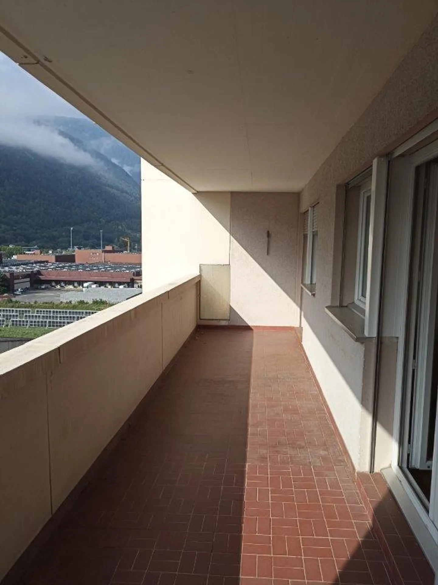 Appartement 2,5 pièces situé au 9ème étage - Photo 6 sur 8