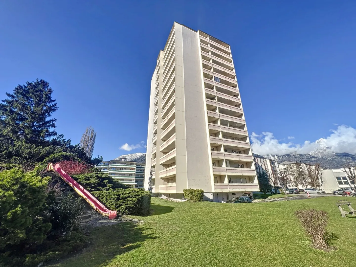 Appartement 2,5 pièces situé au 9ème étage - Photo 1 sur 8