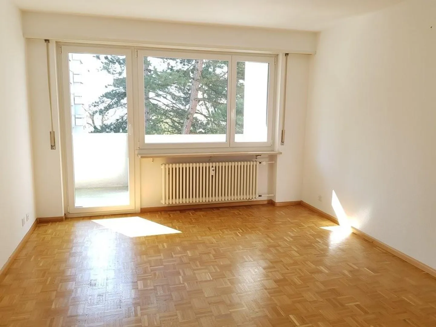 Appartamento luminoso in un ambiente verdeggiante - Foto 4 di 8