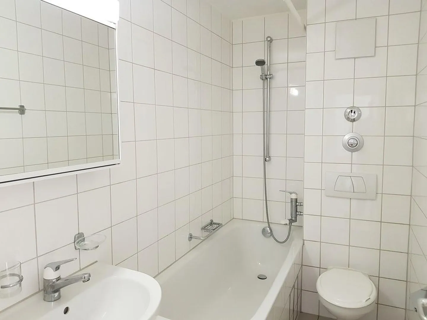 Appartamento luminoso in un ambiente verdeggiante - Foto 6 di 8