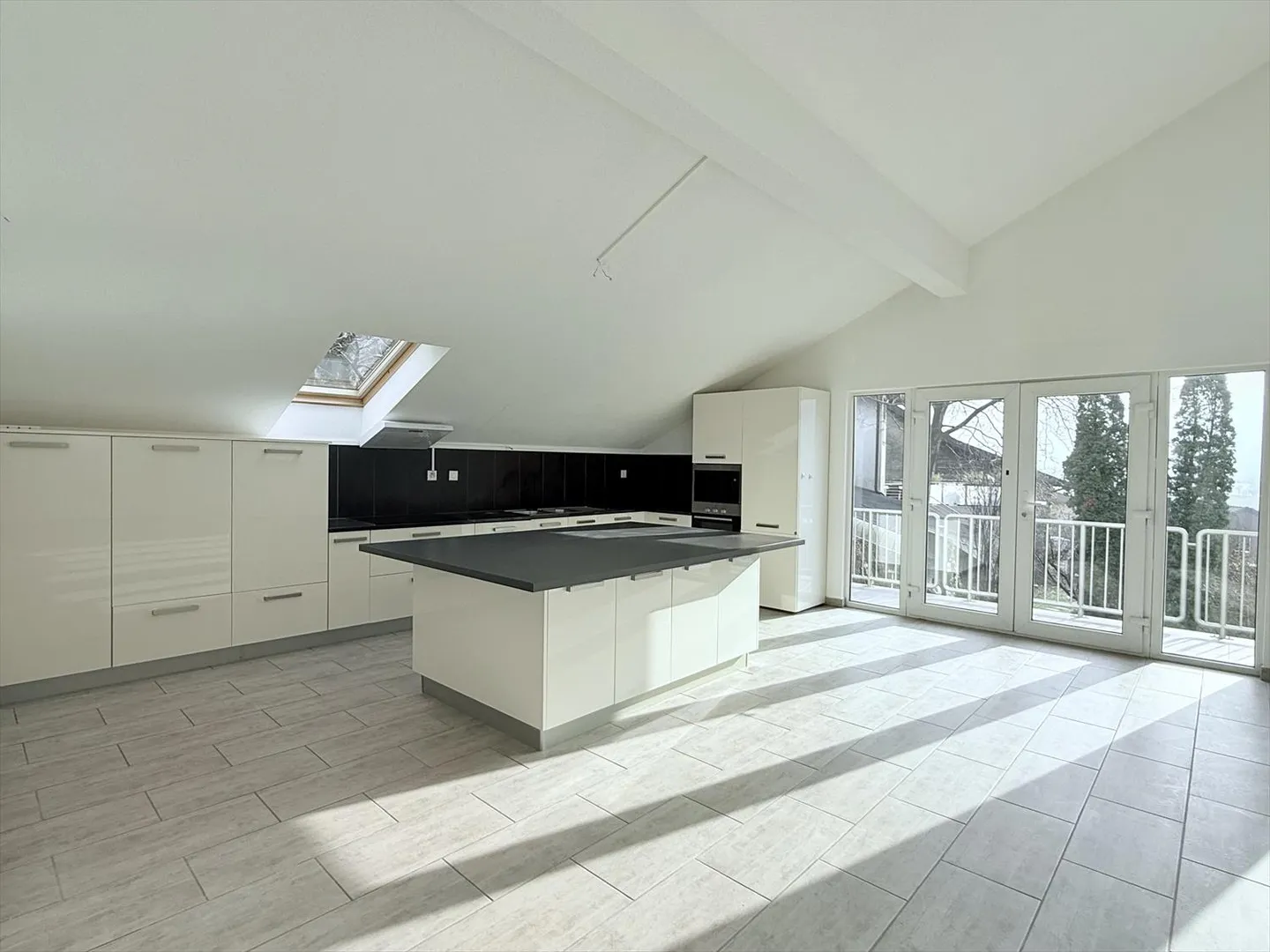 Magnifique appartement de 4,5 pièces - belle terrasse avec vue dégagée - Photo 2 sur 13