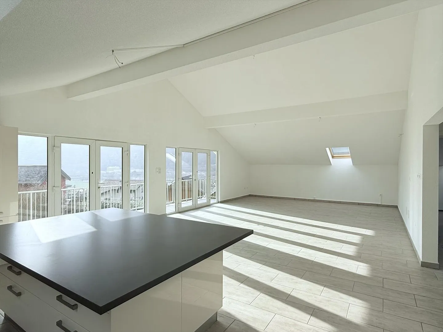 Magnifique appartement de 4,5 pièces - belle terrasse avec vue dégagée - Photo 3 sur 13