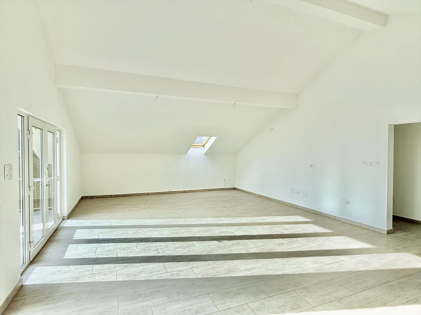 Magnifique appartement de 4,5 pièces - belle terrasse avec vue dégagée - Photo 4 sur 13