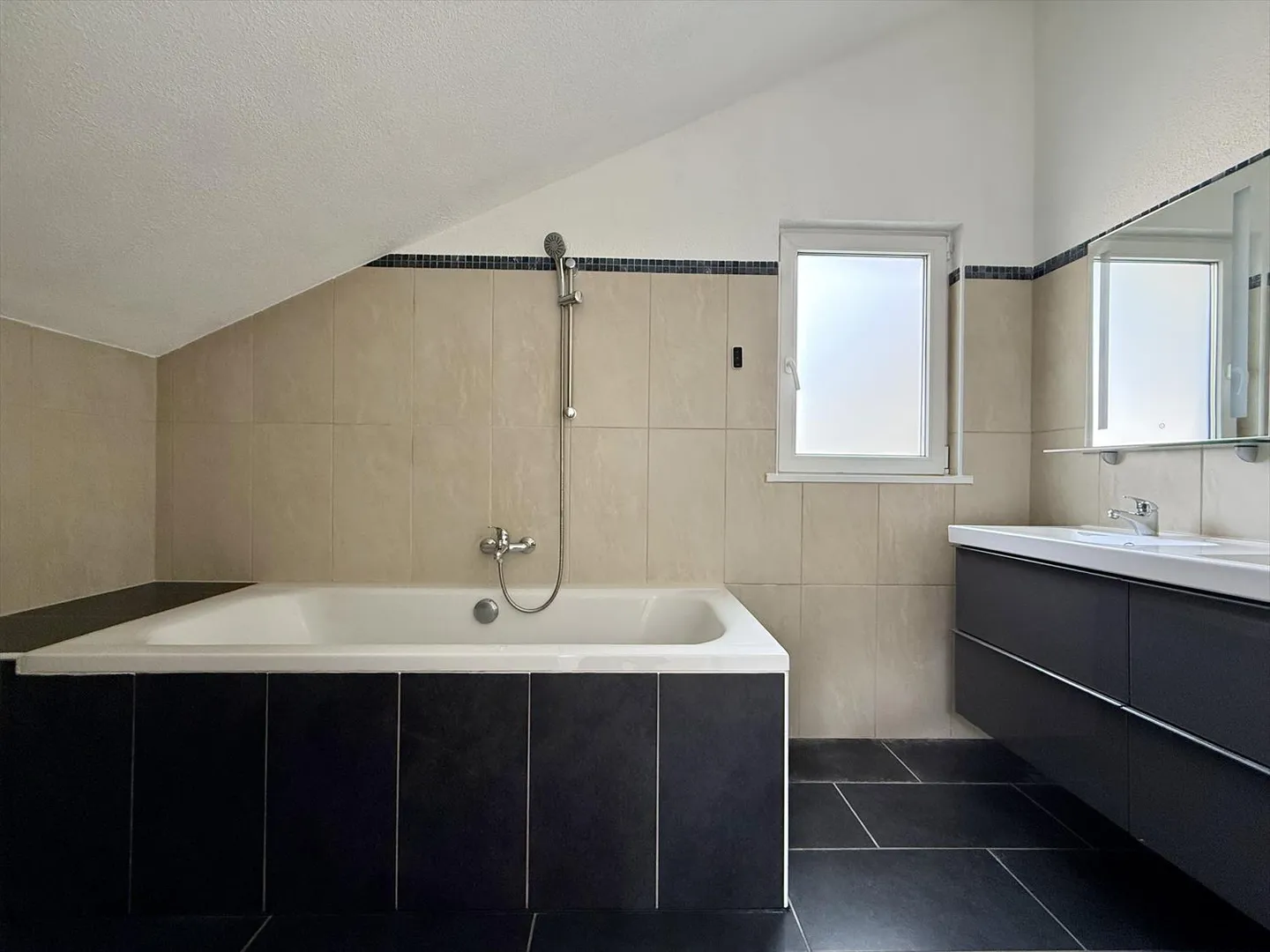 Magnifique appartement de 4,5 pièces - belle terrasse avec vue dégagée - Photo 8 sur 13