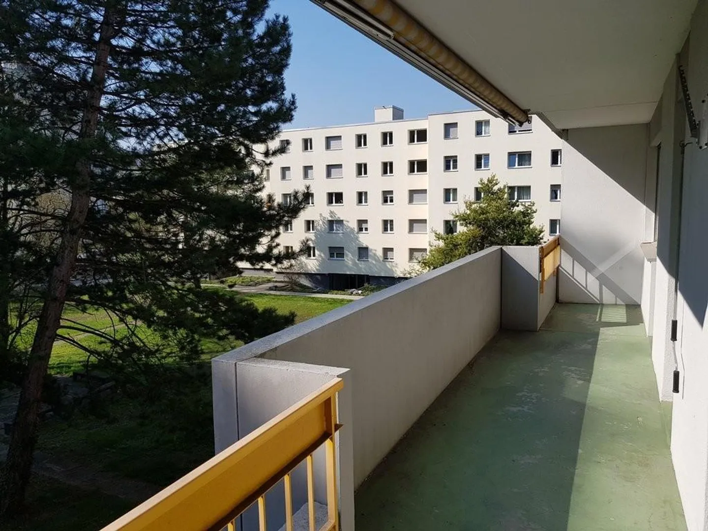 Appartamento luminoso in un ambiente verdeggiante - Foto 7 di 8