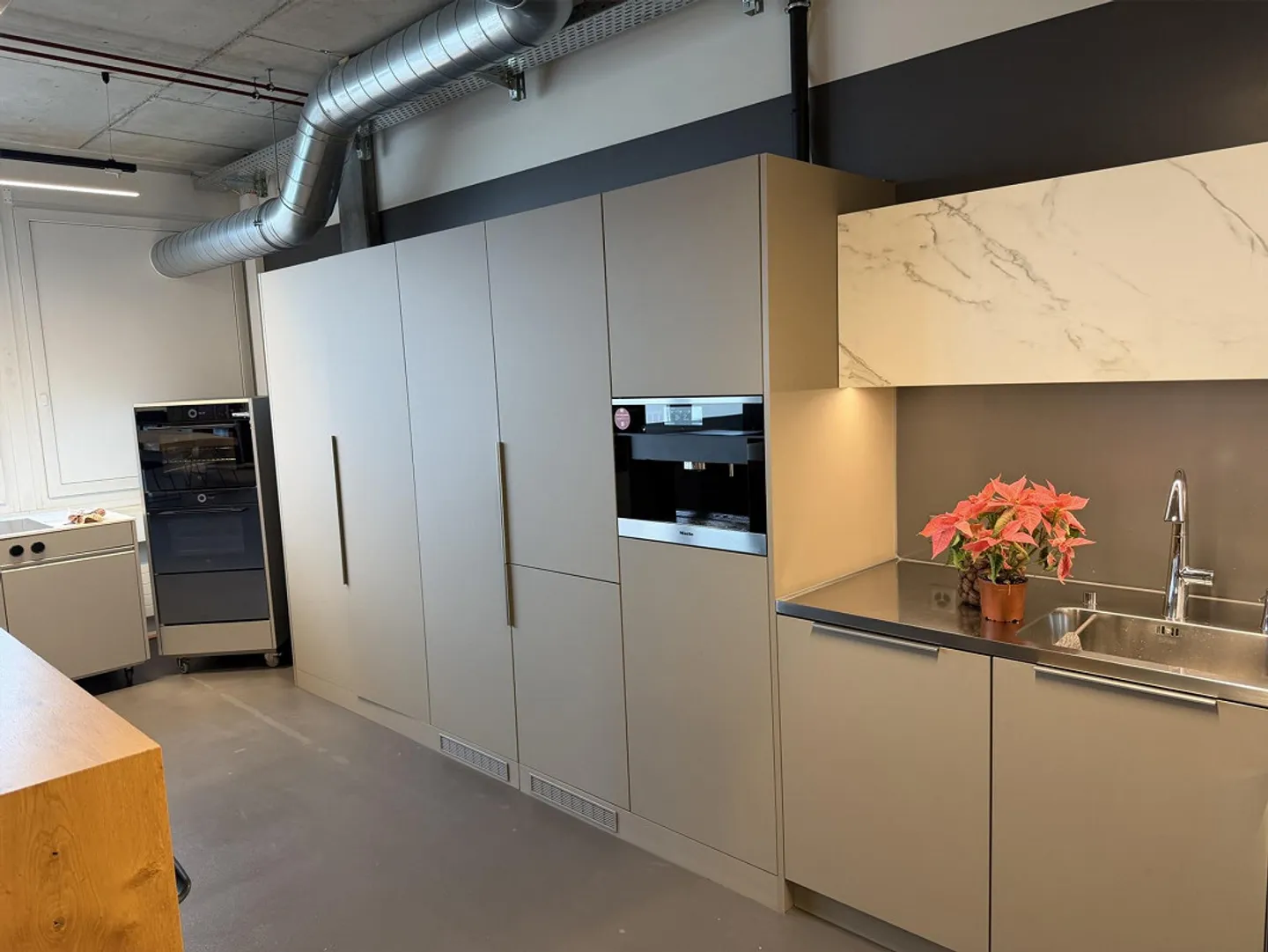 Spazio ufficio con opzioni di espansione flessibili - Lavorare nel centro di Stans - Foto 2 di 8