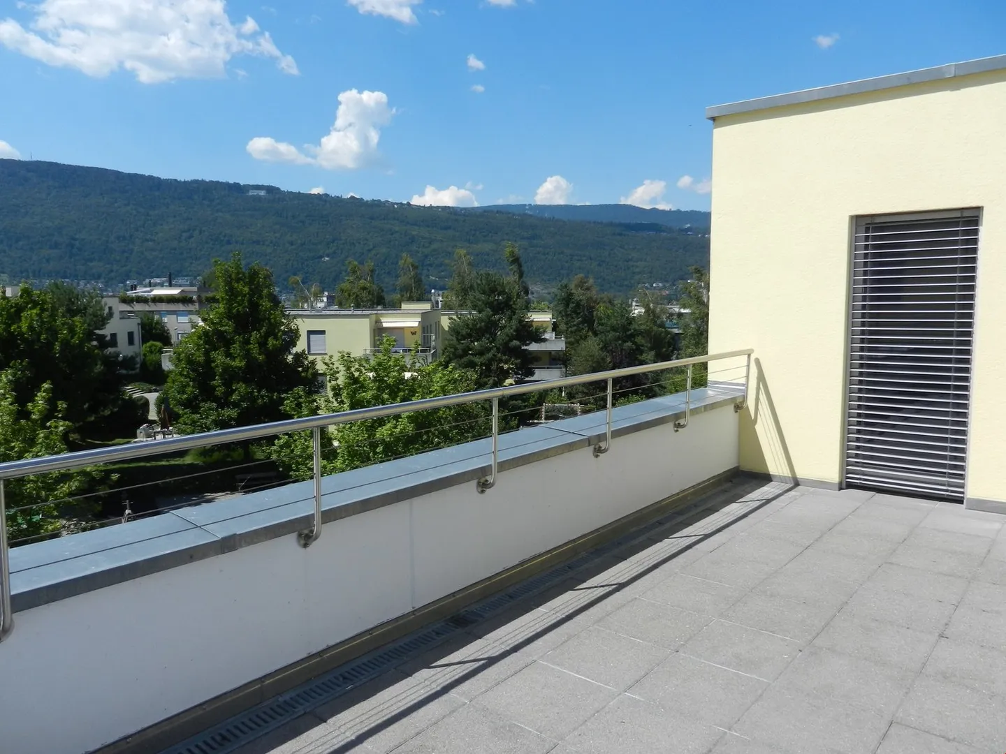 Attico con due terrazze - Foto 4 di 10