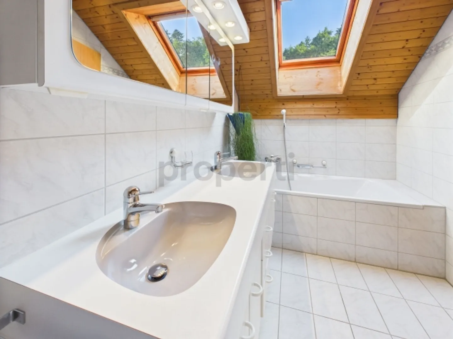 Maison d'angle attrayante de 5,5 pièces dans le Seeland bernois - Photo 8 sur 10