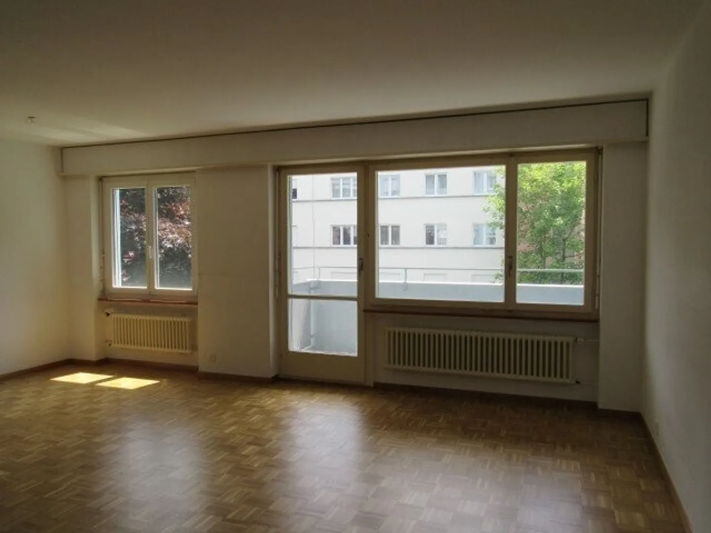 Appartamento 3.5 locali con balcone e opzione di parcheggio - Foto 2 di 6