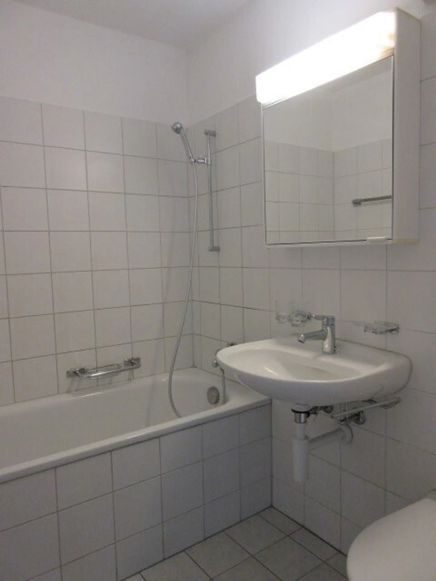 Appartamento 3.5 locali con balcone e opzione di parcheggio - Foto 5 di 6