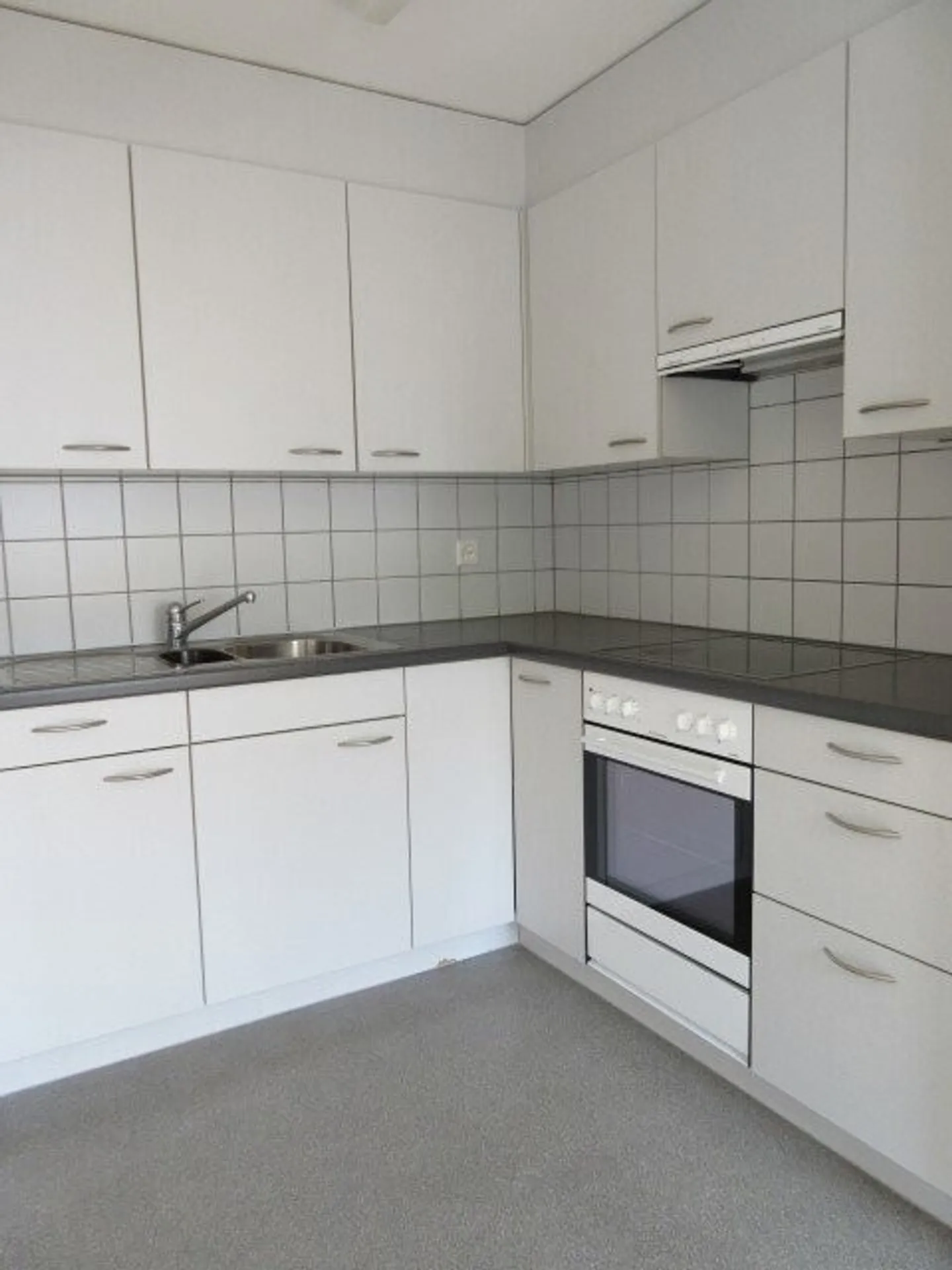 Appartamento 3.5 locali con balcone e opzione di parcheggio - Foto 4 di 6