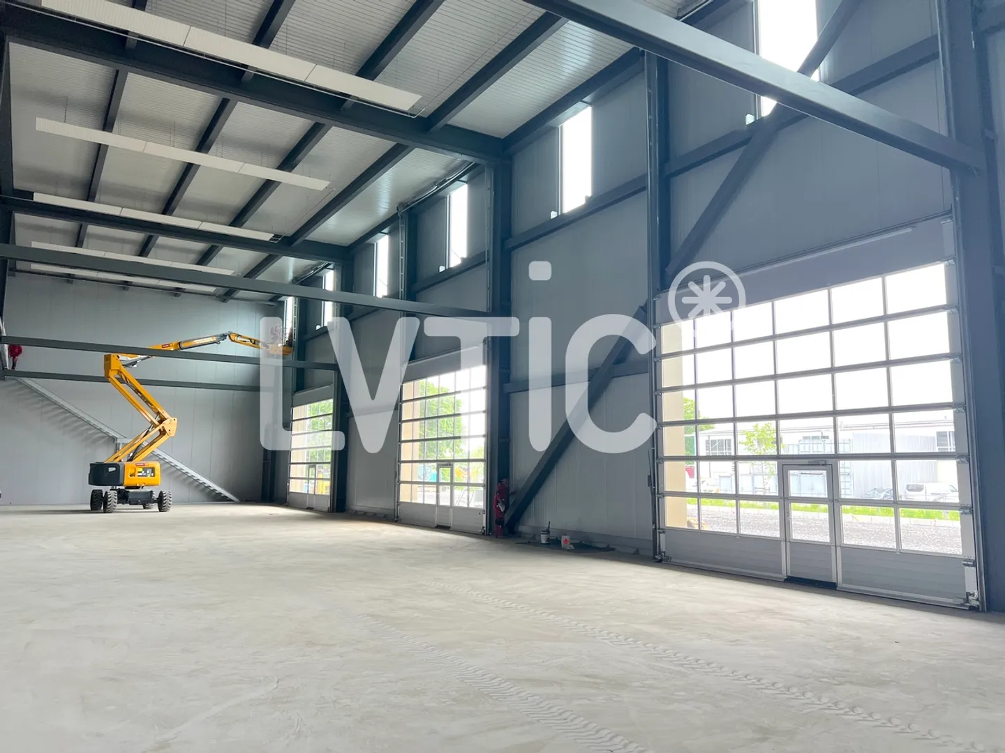 Industriehalle, Werkstätten, Lagerräume ab 500 m2 in Saint-Aubin zu vermieten - Foto 1 von 8