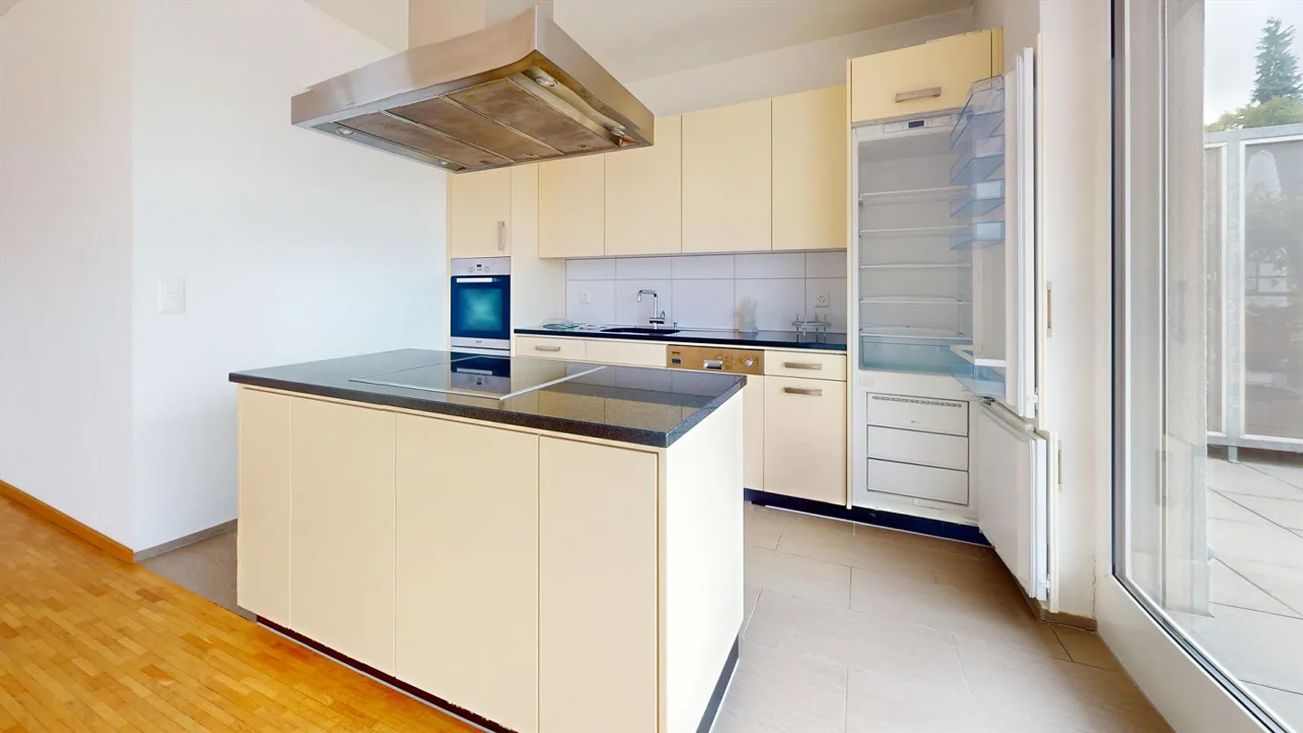 High up: Living with a view & CHF 1,600 furniture bonus! - Photo 2 of 6