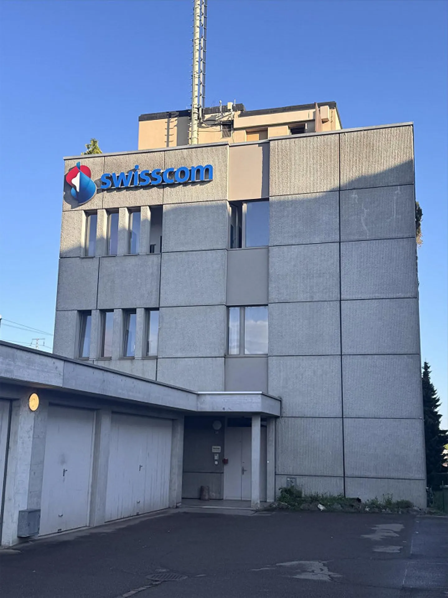 Office Location at the Train Station - Office and Commercial Spaces in Wetzikon - Photo 1 of 7