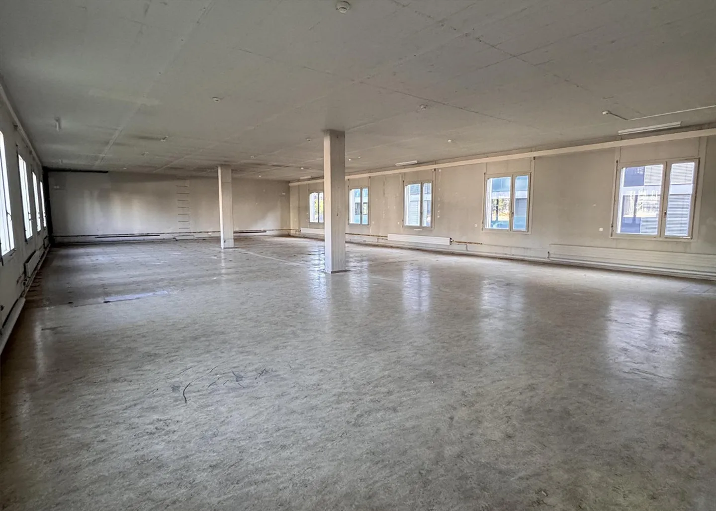 Office Location at the Train Station - Office and Commercial Spaces in Wetzikon - Photo 4 of 7