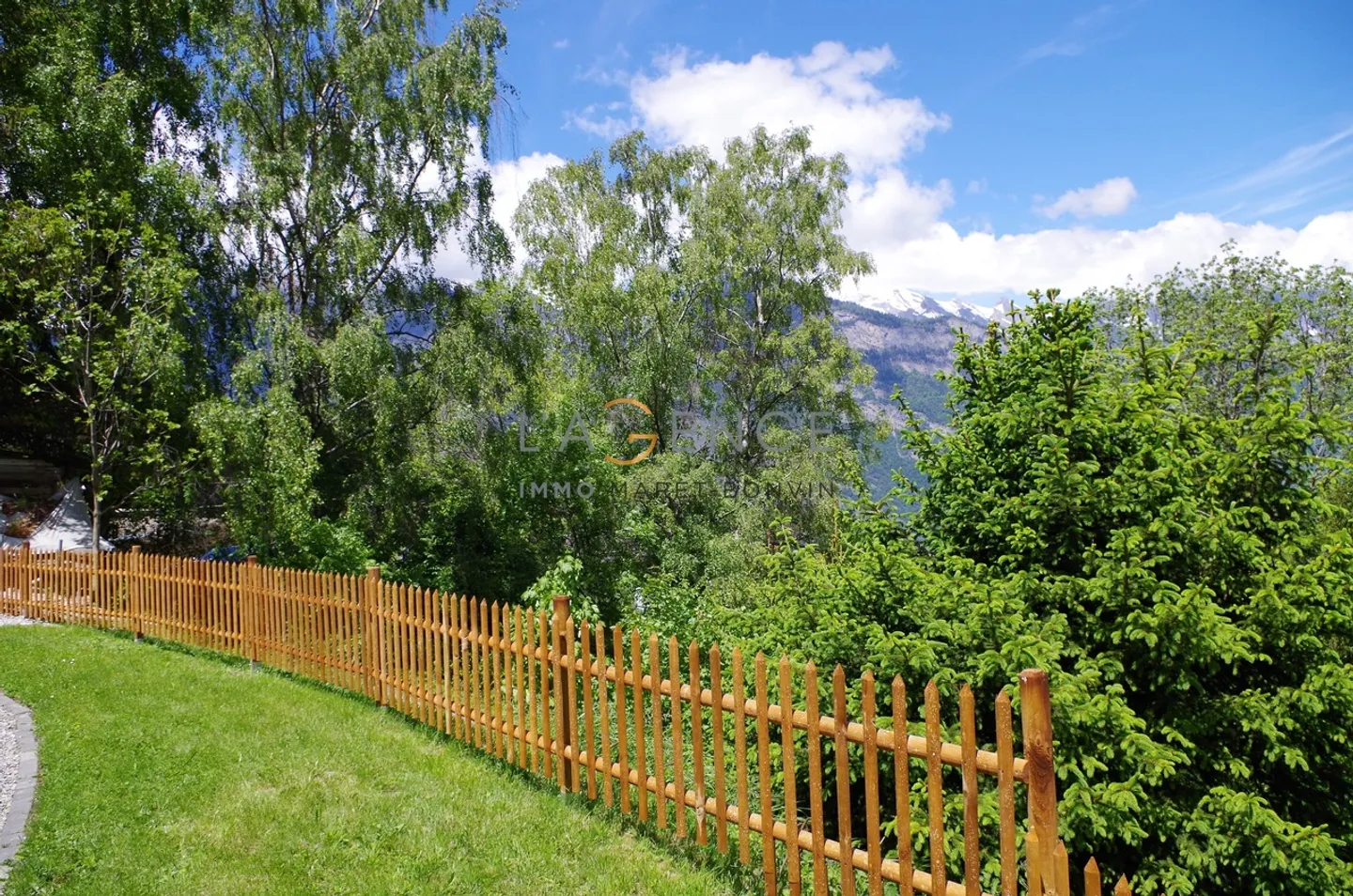 CHALET IN THE HEART OF NATURE OF 120 M2 ON A 1609M2 PLOT - Photo 9 of 11