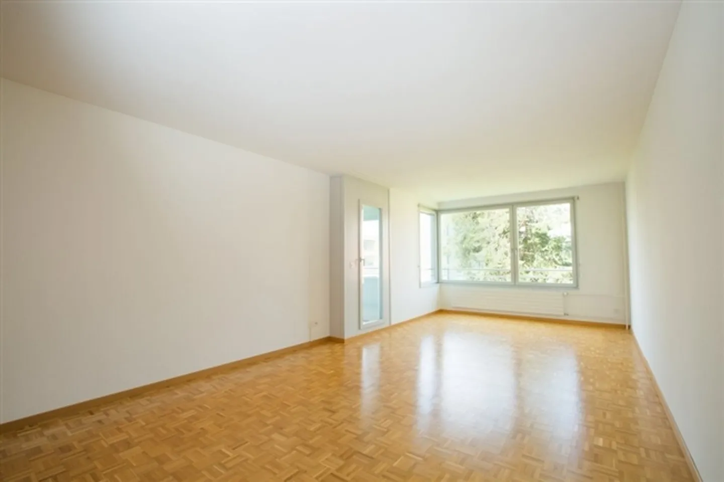 Beautiful 4-room apartment in a green location - Photo 5 of 9