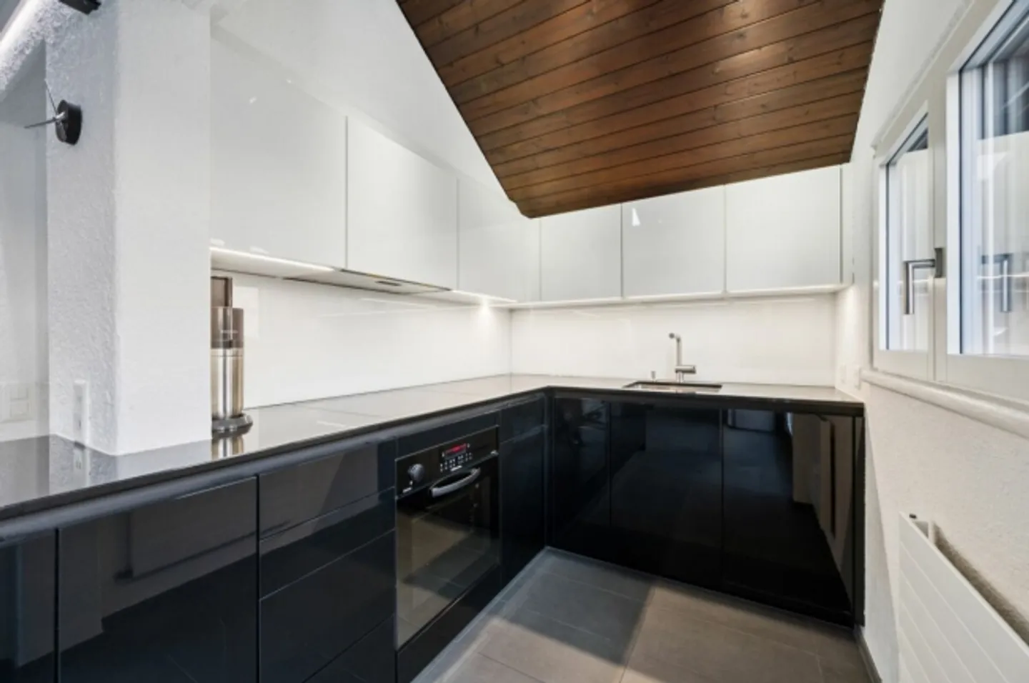 Bijou résidentiel compact entre montagnes et lacs - Photo 2 sur 13