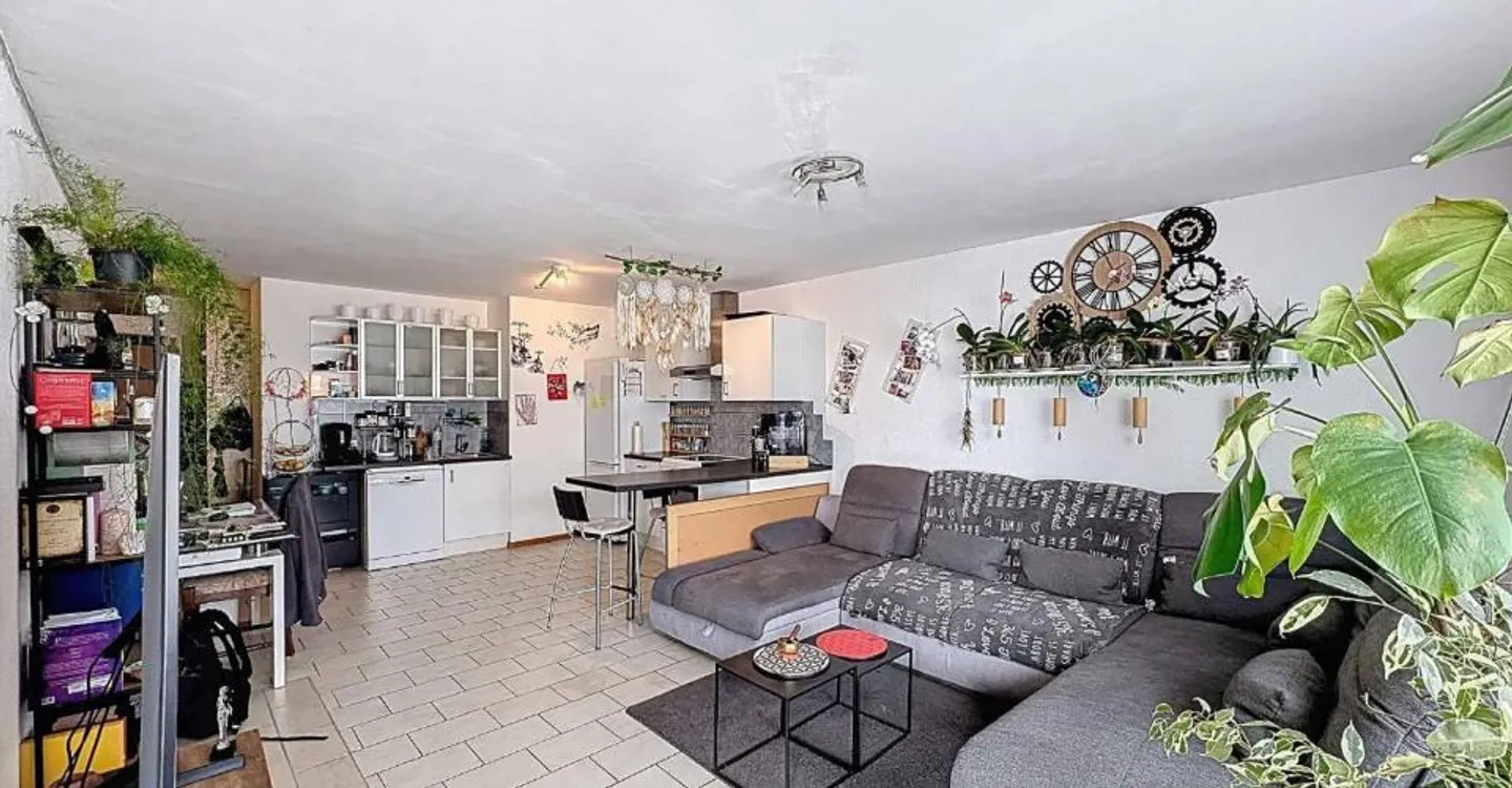 Elegant 2.5 rooms with balcony in a peaceful setting - Photo 1 of 5