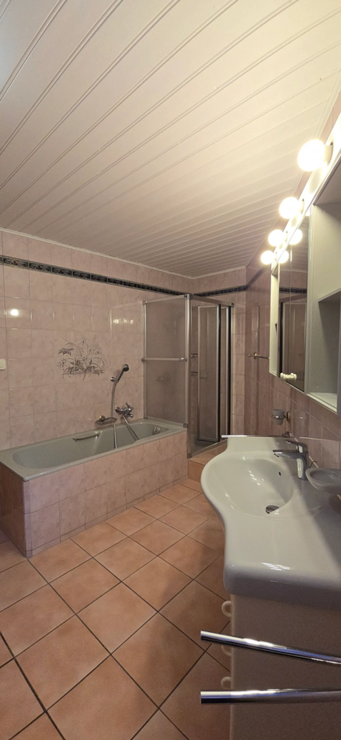 À louer ! Bel appartement 2 pièces avec une vue magnifique sur le lac ! - Photo 6 sur 9