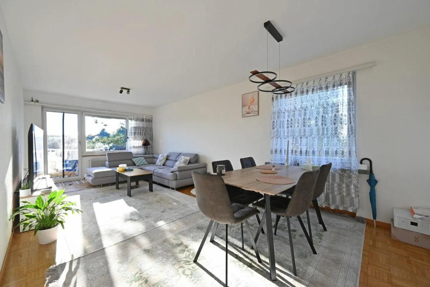 3.5-room apartment with a view and parking space - Photo 2 of 9