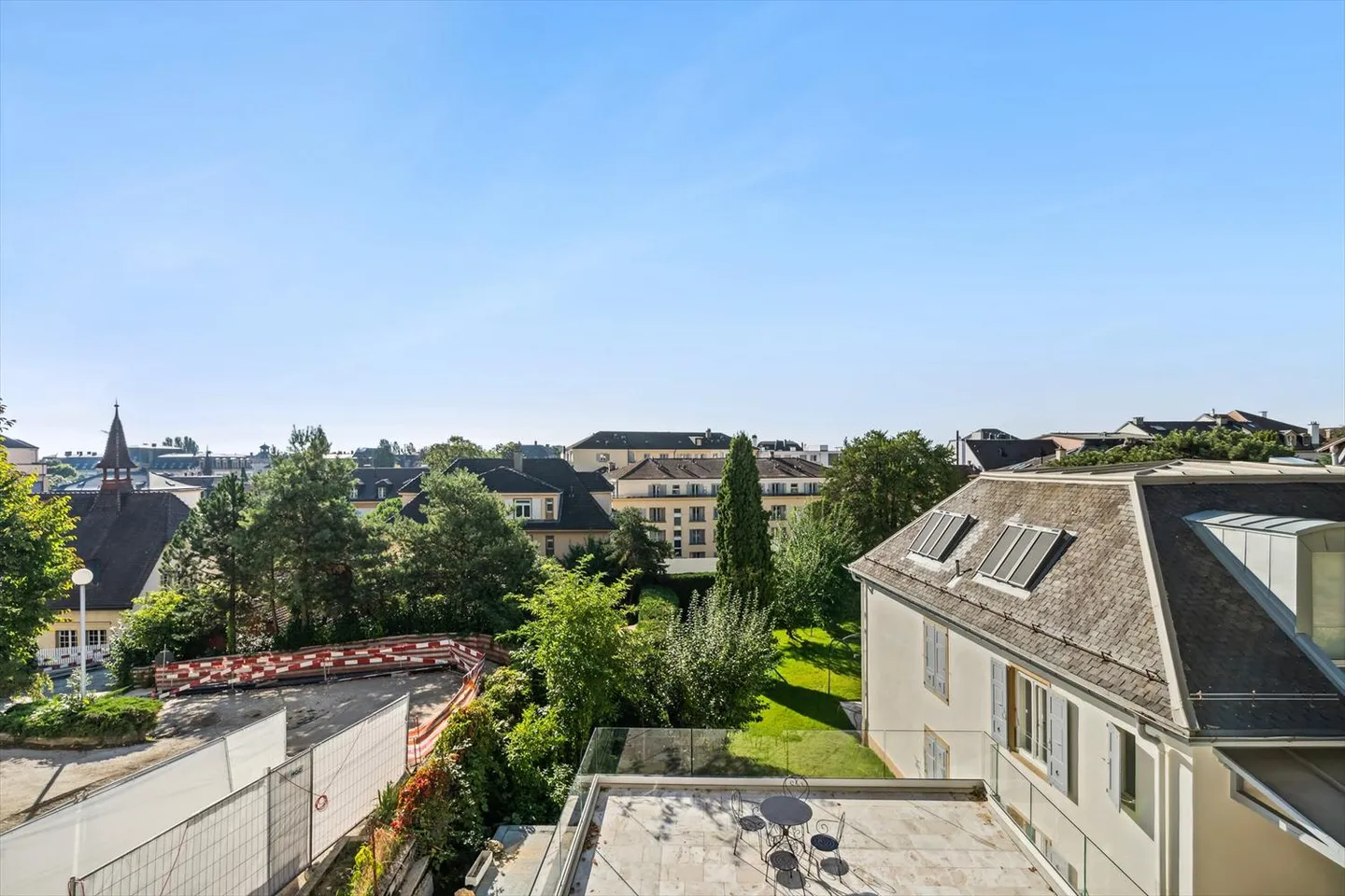 Bel appartement de 2,5 pièces de 67m2, moderne et entièrement rénové avec balcon - Photo 1 sur 12
