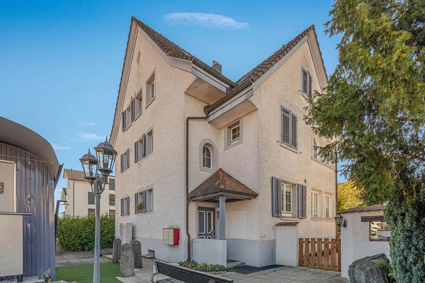 Charmante maison à trois familles avec jardin et potentiel d'extension - Photo 1 sur 14