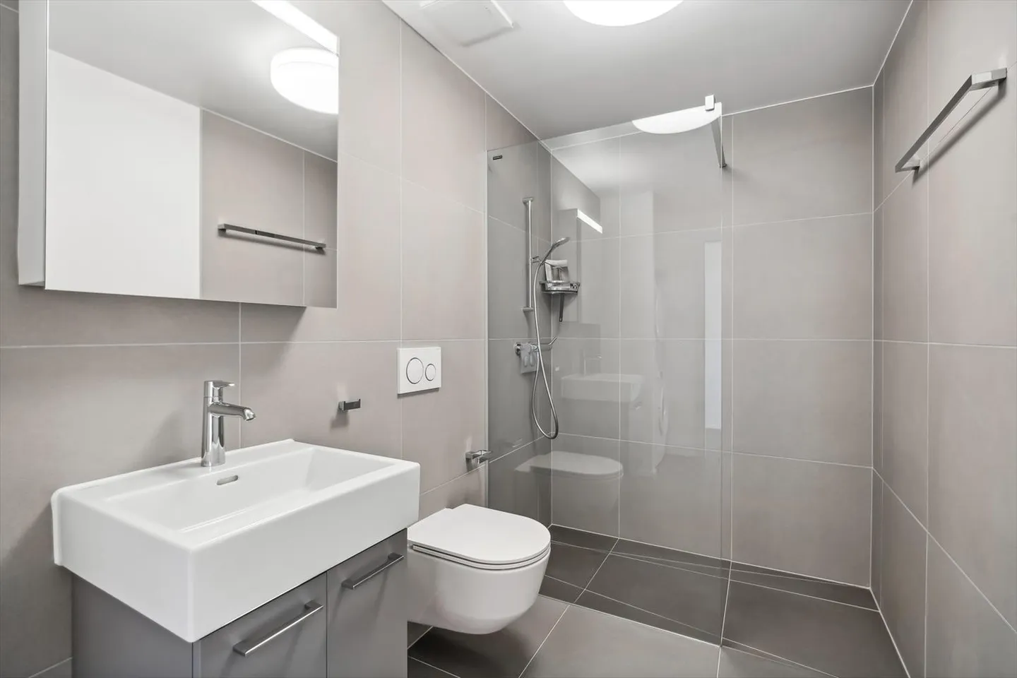 Bel appartement de 2,5 pièces de 67m2, moderne et entièrement rénové avec balcon - Photo 6 sur 12