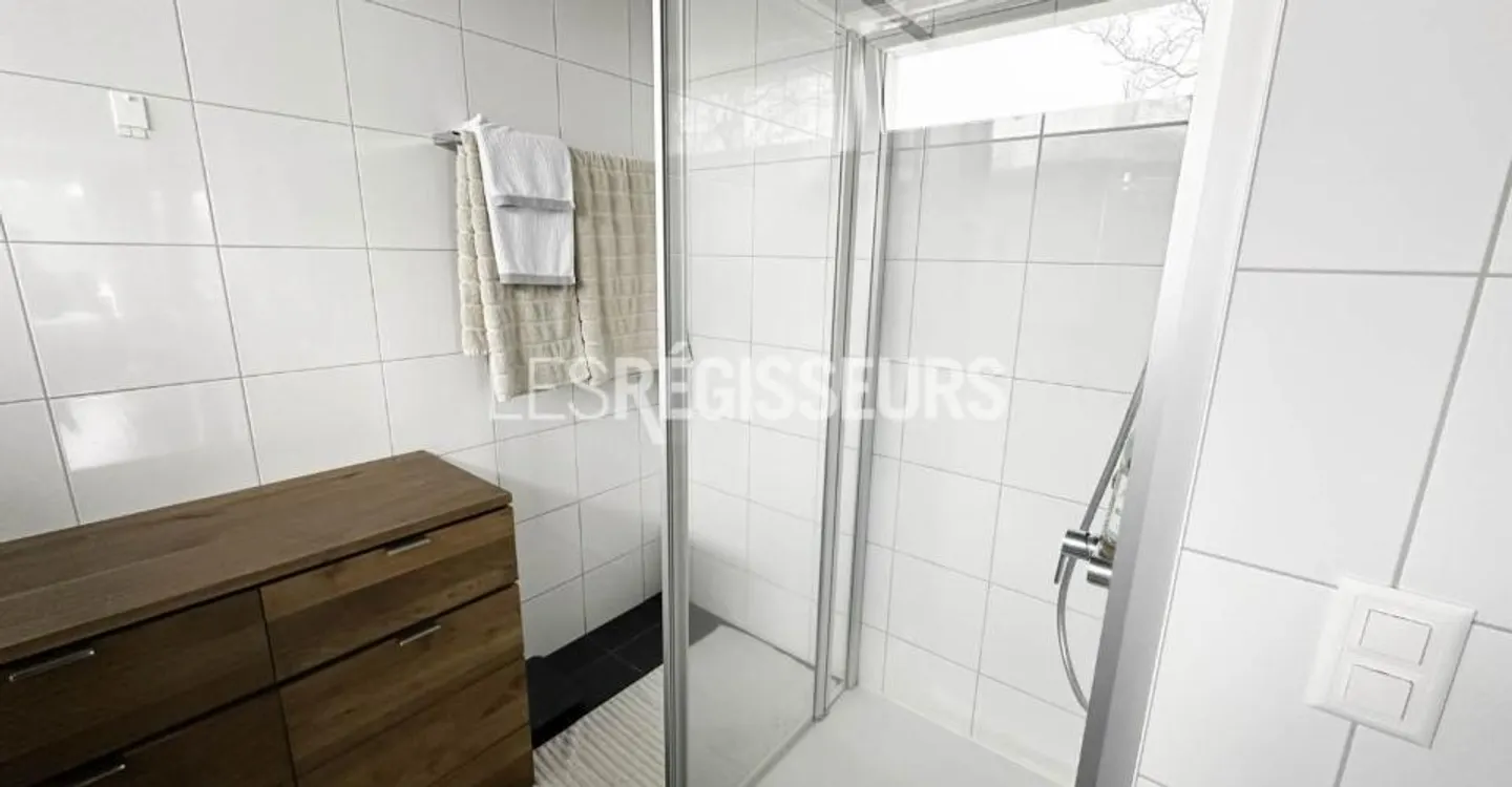 Beautiful 7-room apartment on the 4th floor - Photo 8 of 10
