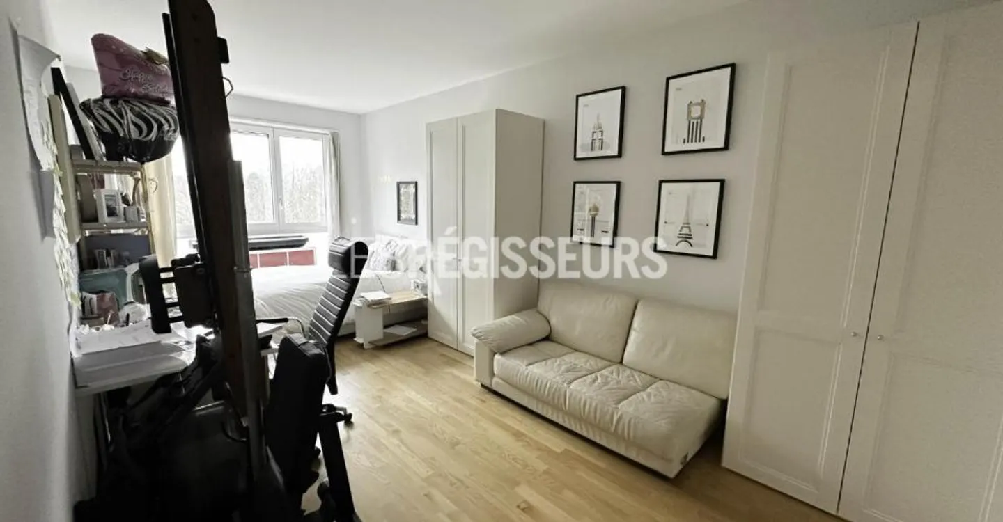 Beautiful 7-room apartment on the 4th floor - Photo 9 of 10