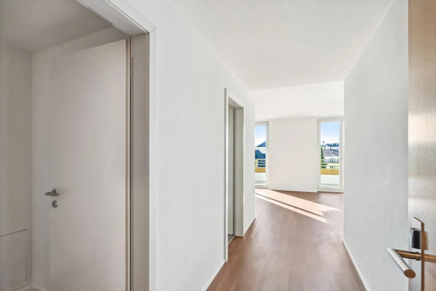 Bel appartement de 2,5 pièces de 67m2, moderne et entièrement rénové avec balcon - Photo 10 sur 12