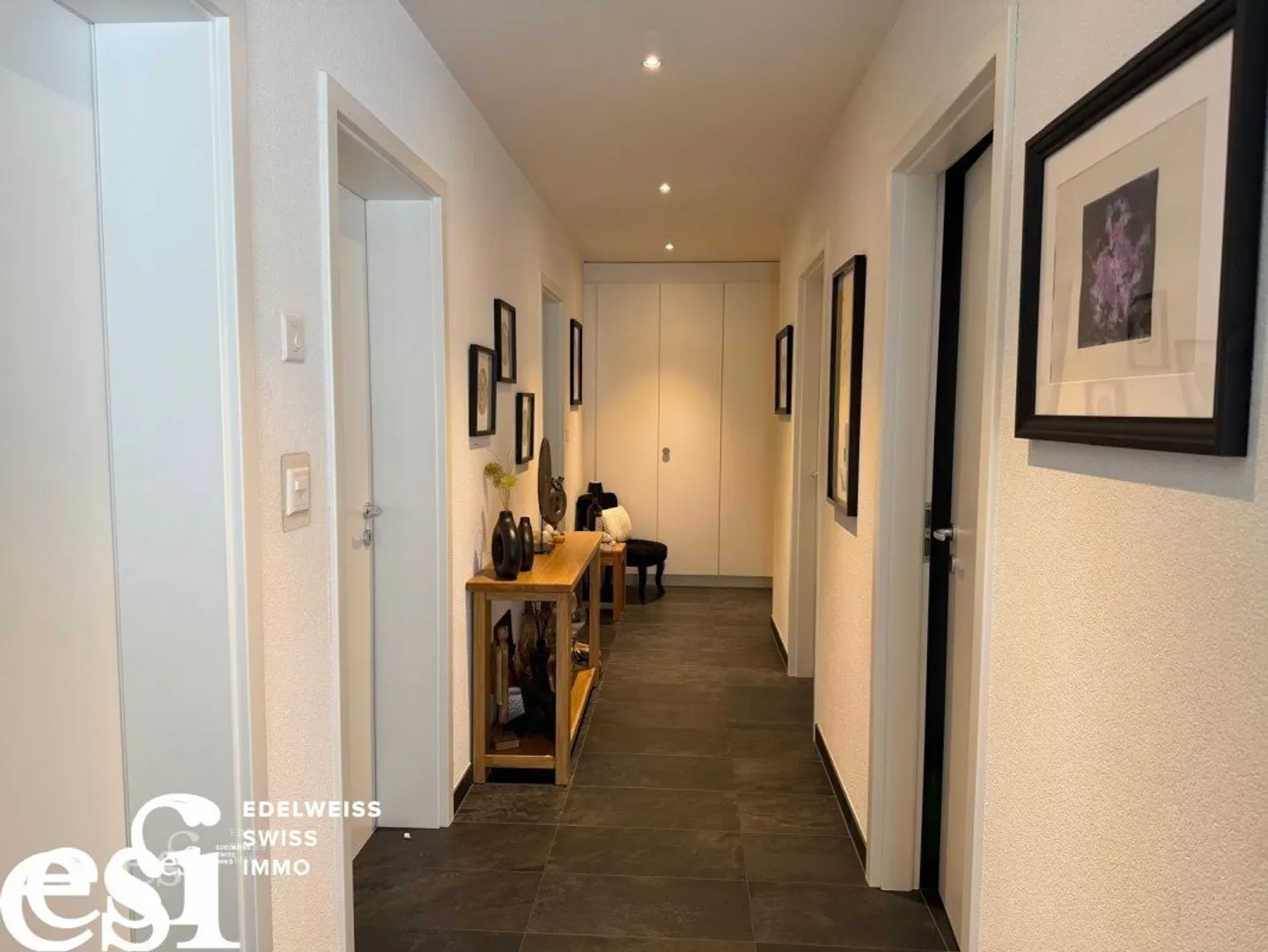 Wunderschöne Minergie-Wohnung mit 4,5 Zimmern und Terrasse-Garten in Collombey - Foto 8 von 10