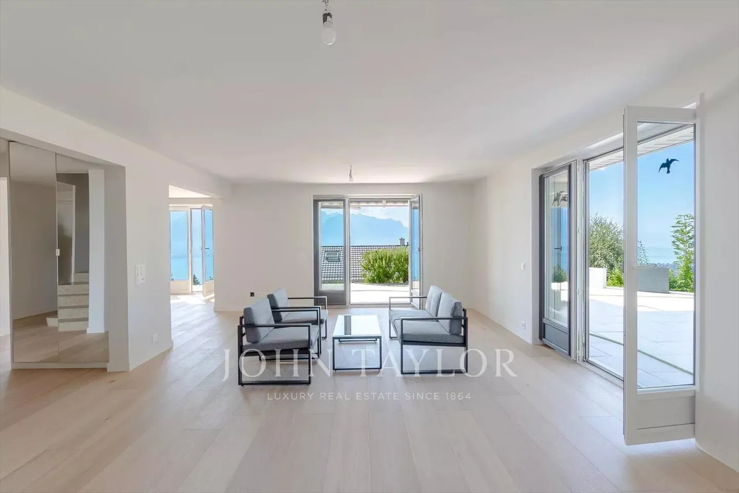 Detached villa with spectacular lake view - Foto 1 von 9