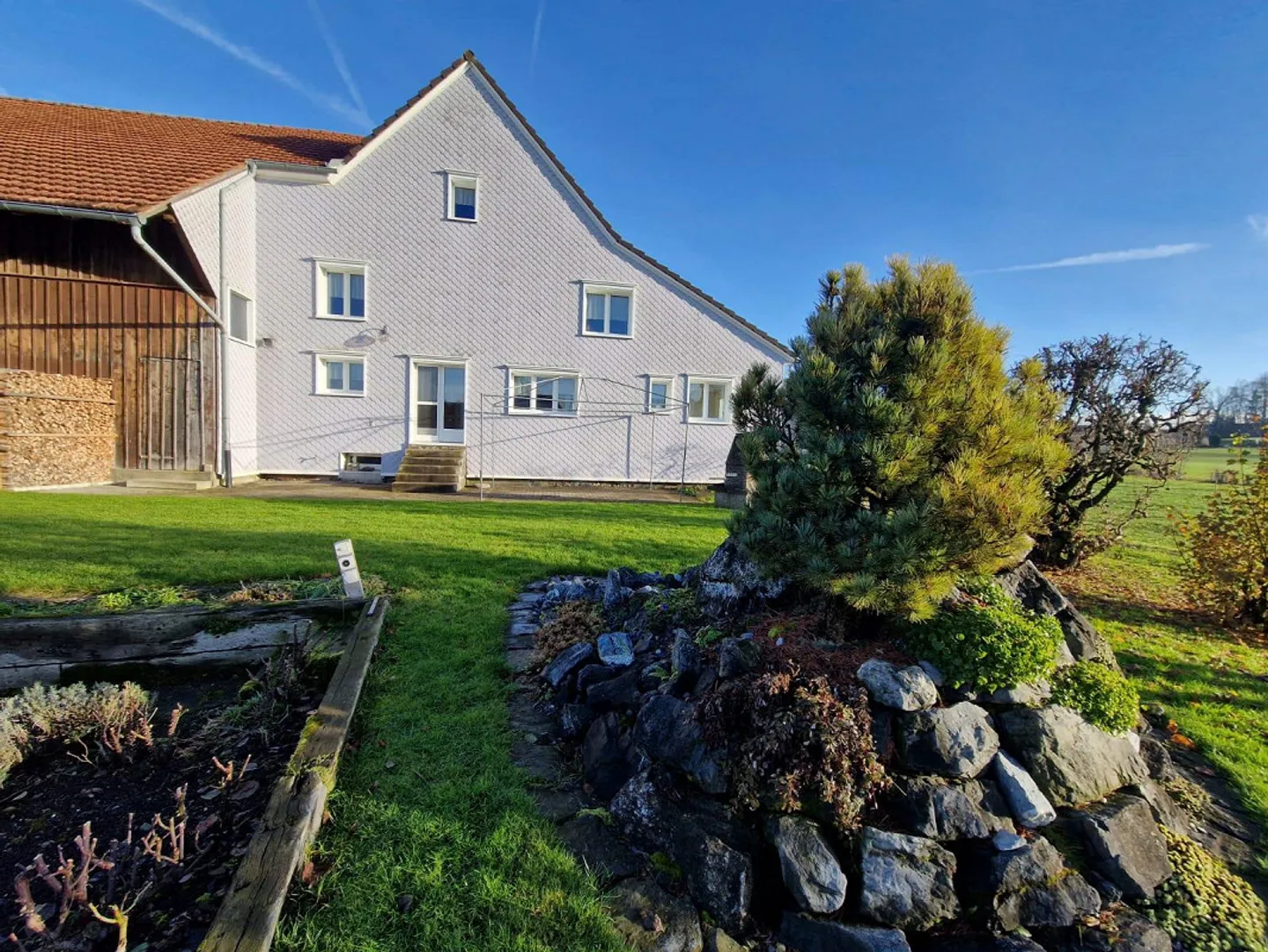 Casa unifamiliare indipendente di 7½ locali al margine del villaggio di Lömmenschwil - Foto 2 di 13