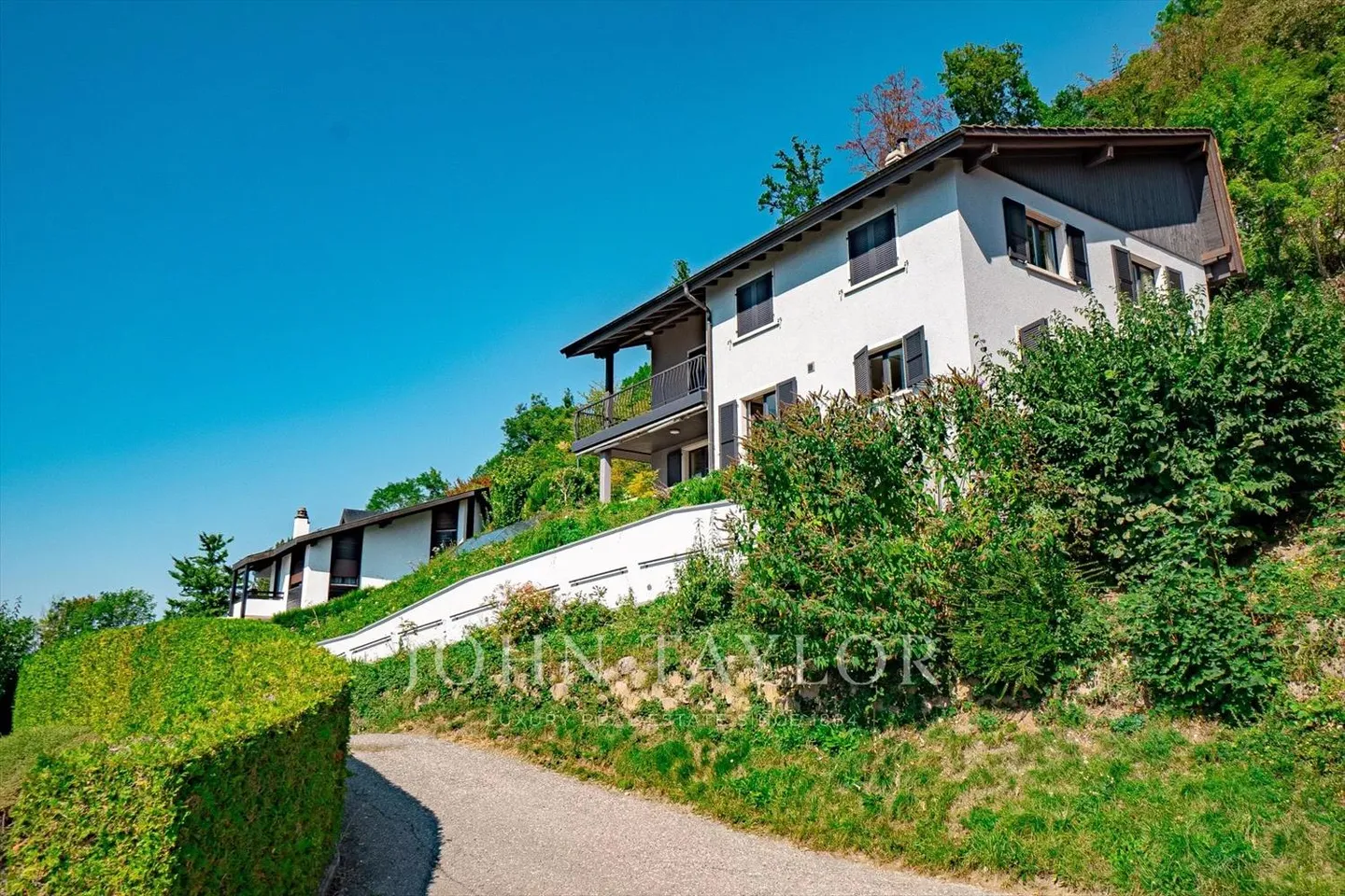 Detached villa with spectacular lake view - Foto 9 von 9